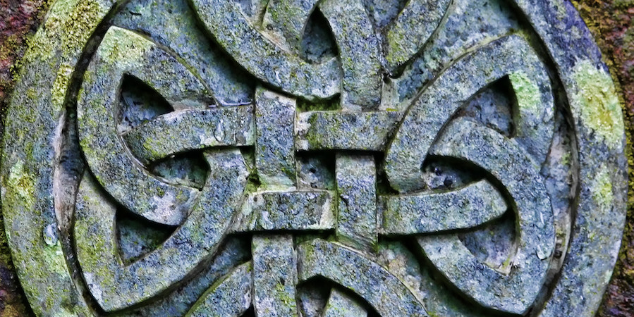 Celtic Knot relief by Leo Reynolds, Creative Commons